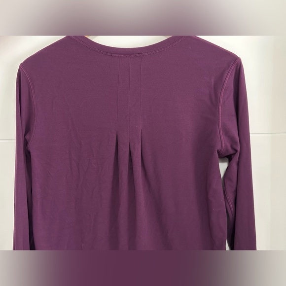 Lululemon: Women's Long Sleeve Top - Size 8 - Picture 4 of 9